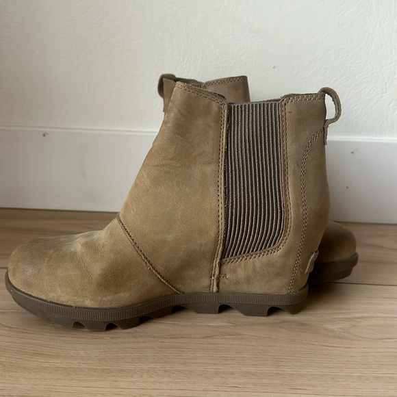 Sorel Joan of Arctic Chelsea Wedge Boots - Picture 2 of 7